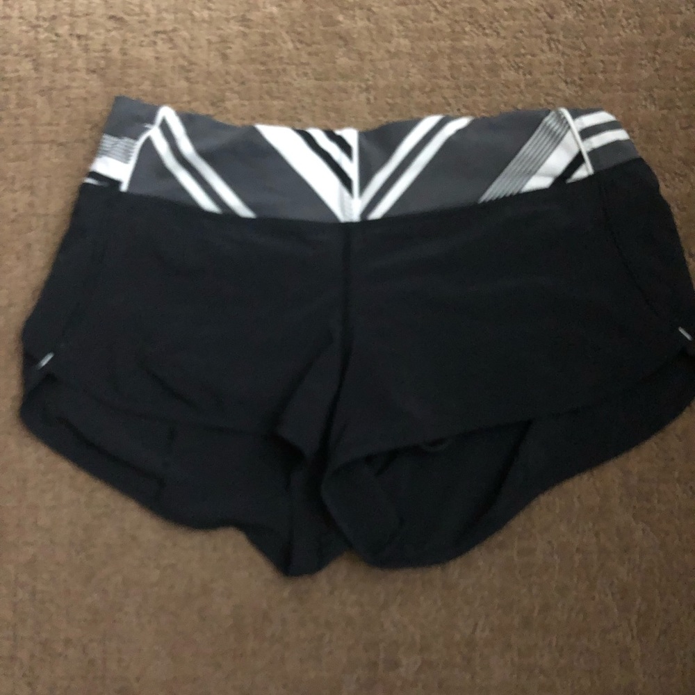 Shorts w/ cure gray and white detail on waistband